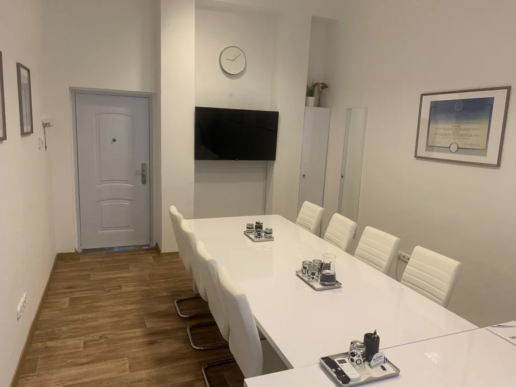 Cziráki utcai ügyvédi iroda tárgyaló