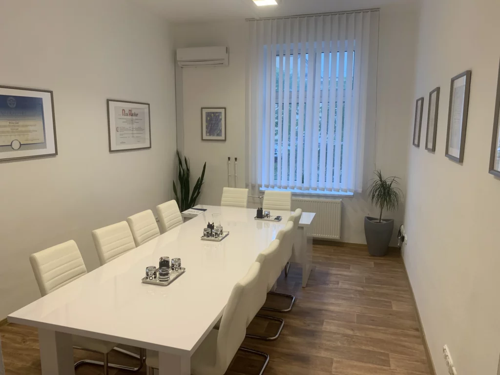 Cziráki utcai ügyvédi iroda tárgyaló