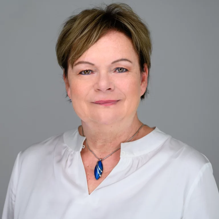 Dr. Rétvári Beáta